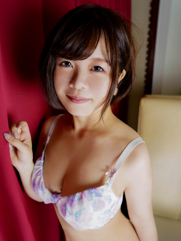 激安ヌキ道楽・南大阪店 えりか 25歳 T：152cm　B：86(G)　W：56　H：84